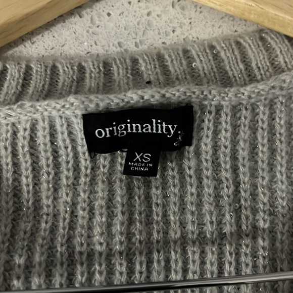 Juniors’ Textured V-neck Button Front Cardigan - Picture 3 of 6